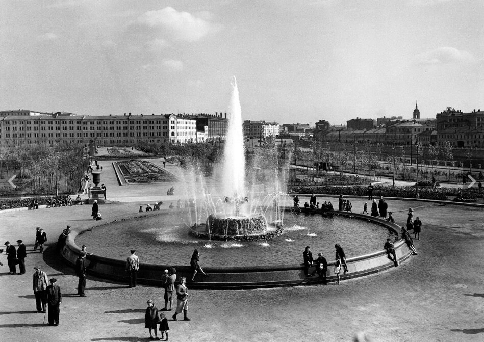 Болотная-площадь-1947